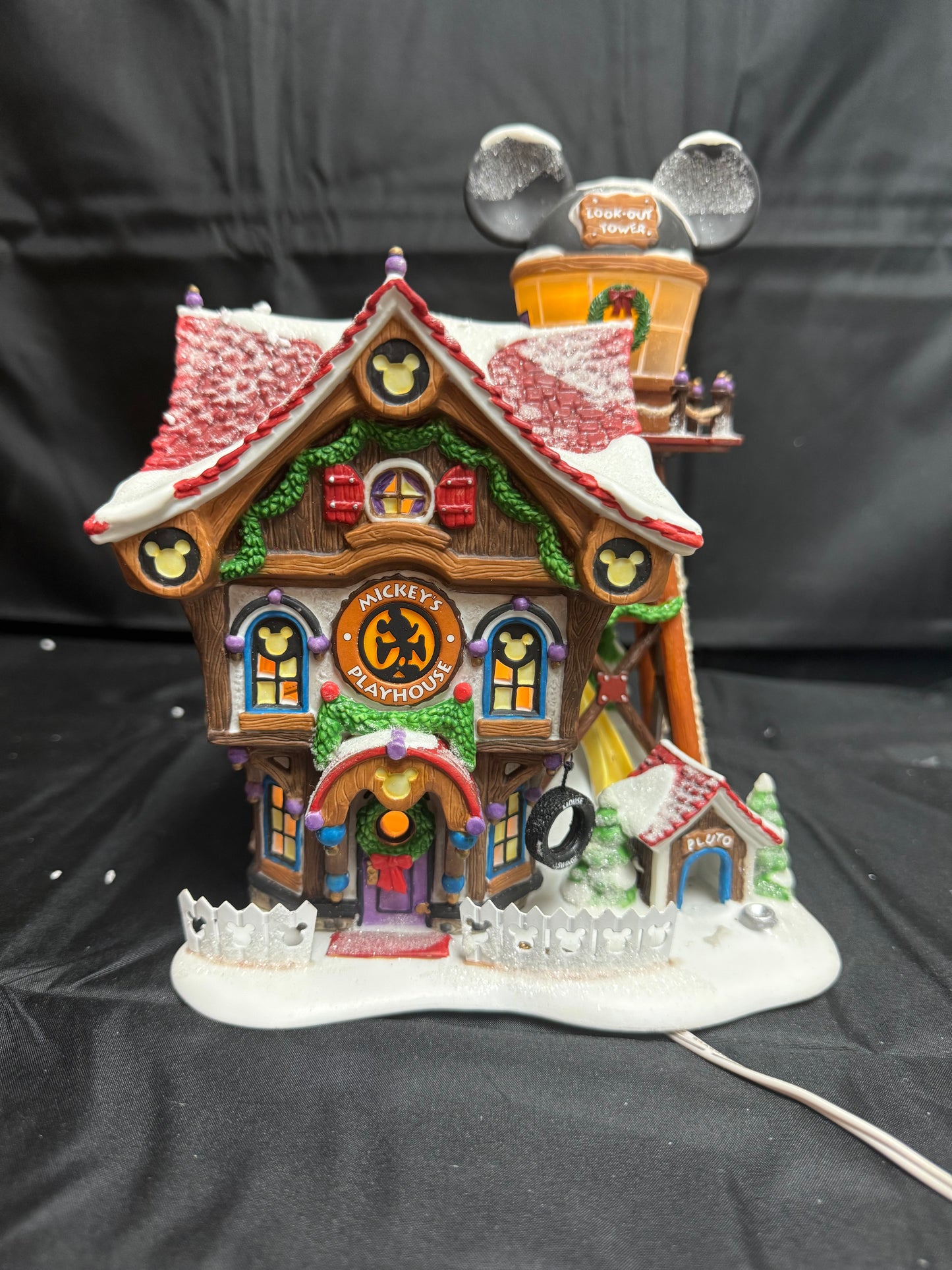 Mickey’s North Pole Holiday House - Read Description