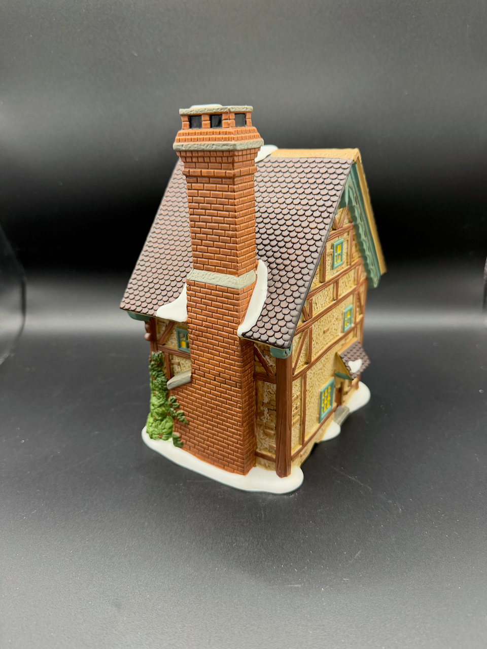 Building Christmas Cheer, Dickens' Village