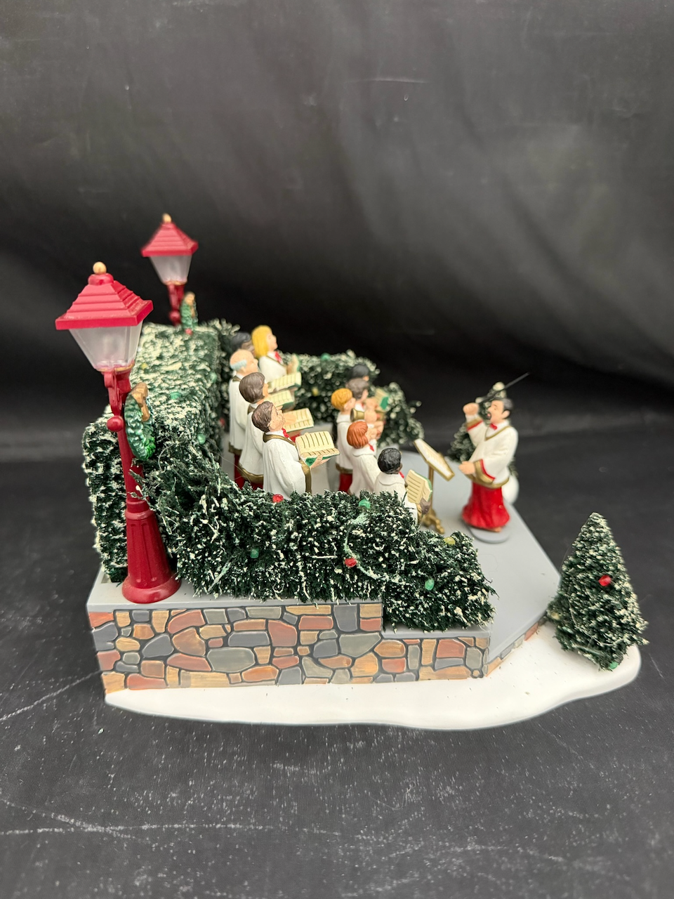 Village Animated “holiday Singers”- Read Description