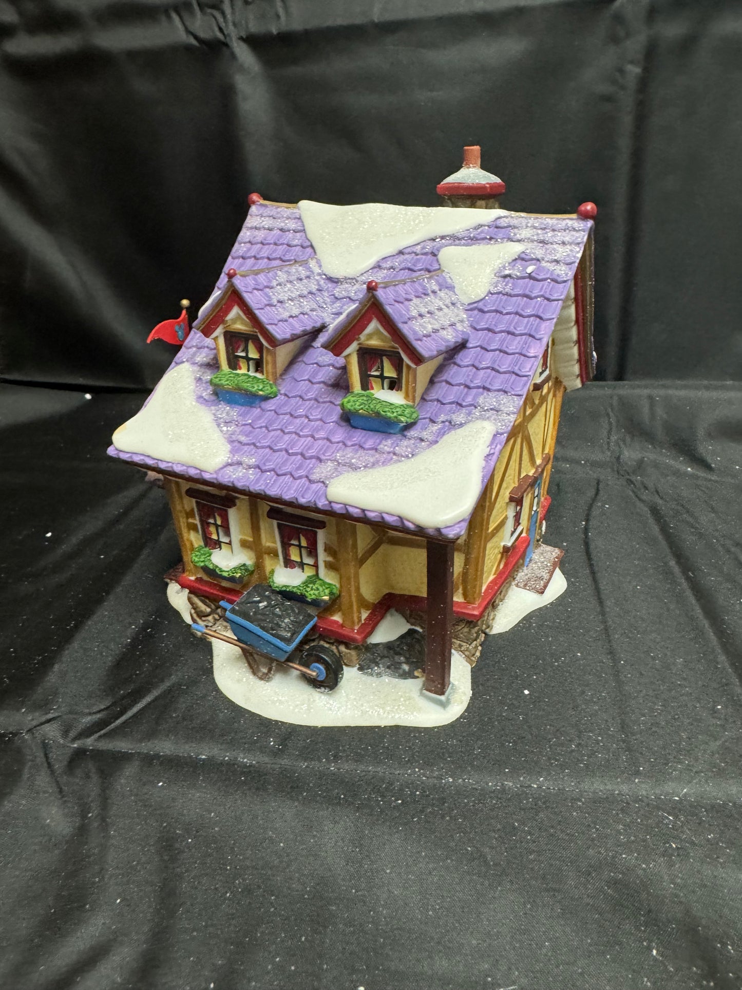Mickey’ Cratchits’ Cottage - Read Description
