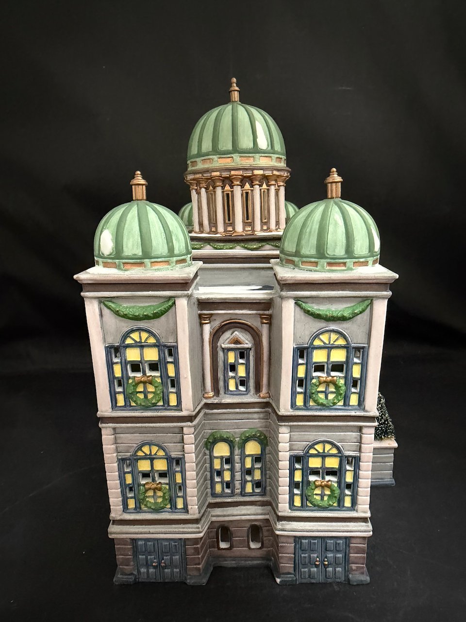 The Capitol - Read Description