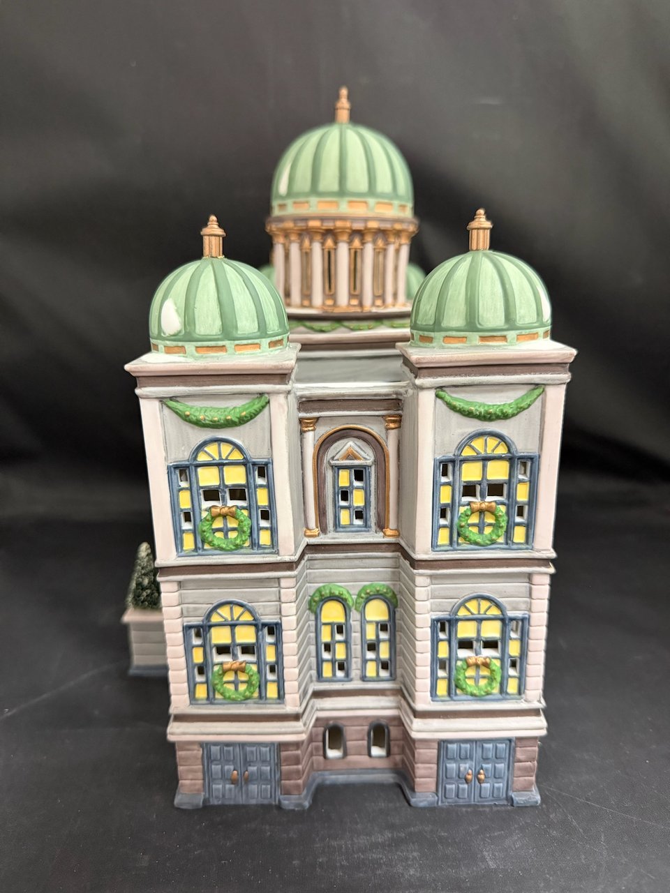 The Capitol - Read Description