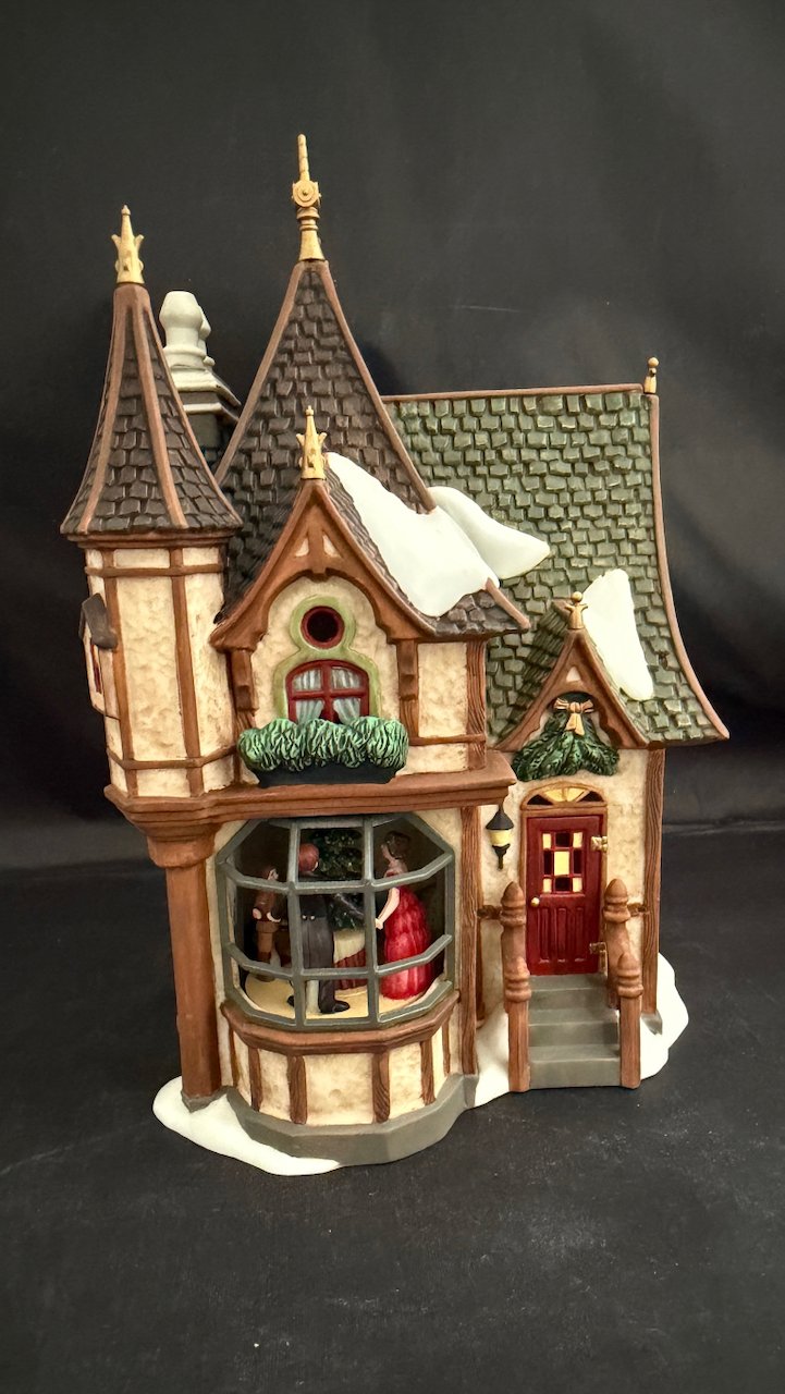 1 Royal Tree Court Holiday Gift Set