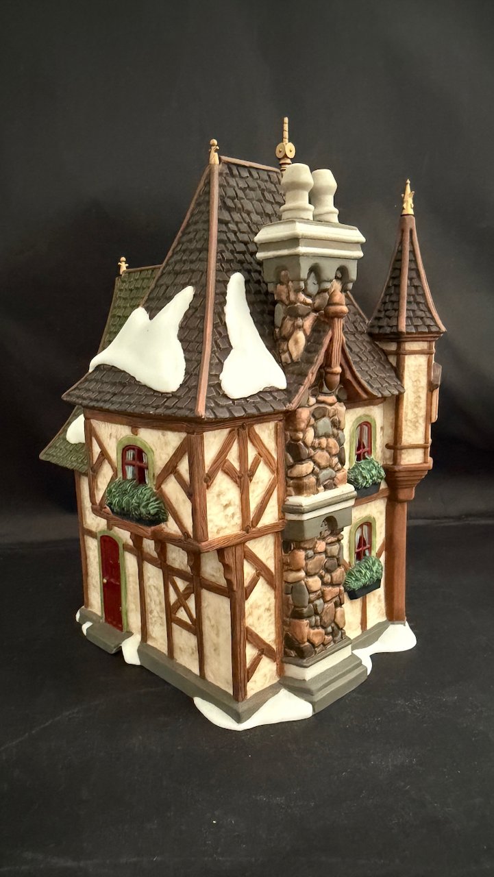 1 Royal Tree Court Holiday Gift Set
