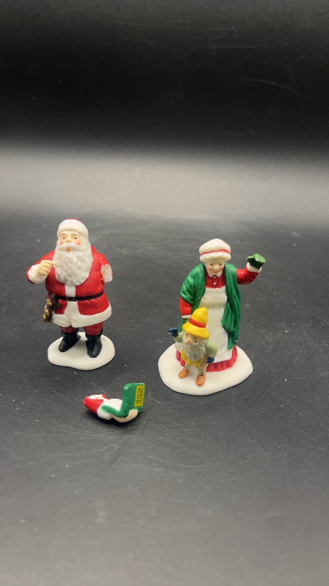 Santa And Mrs. Claus- Read Description