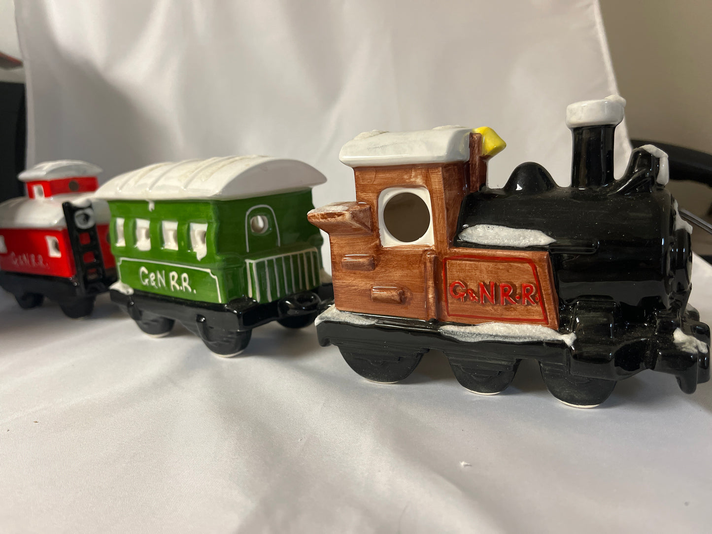 Train Station With 3 Train Cars- Not in Original Box