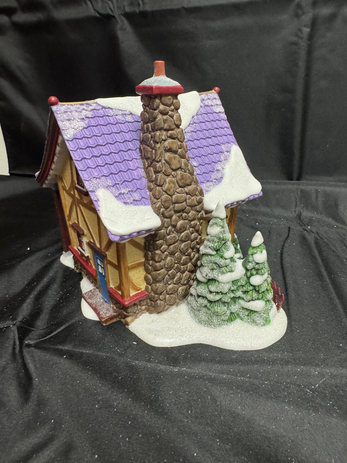 Mickey’ Cratchits’ Cottage - Read Description