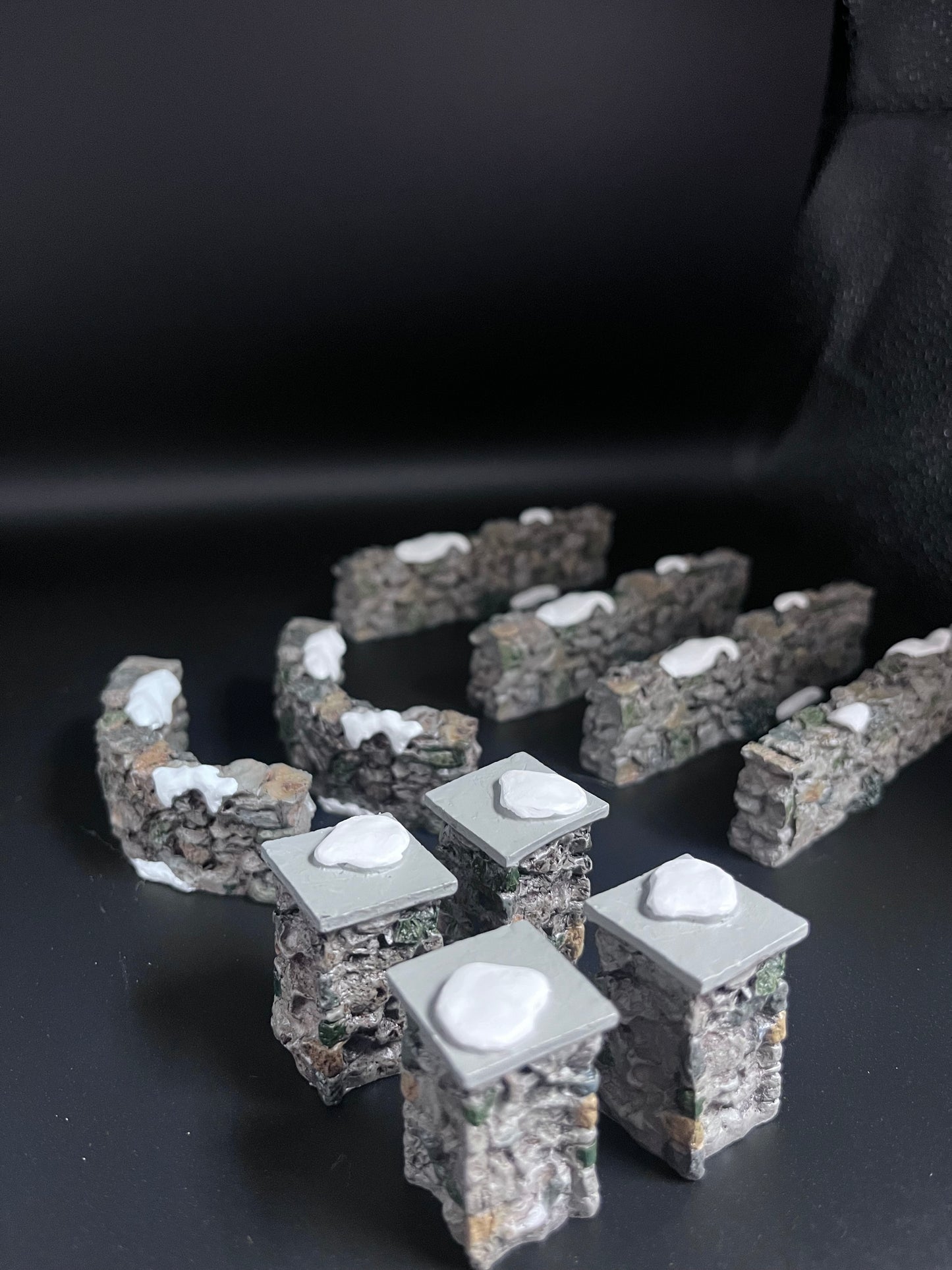 Poly-Resin Colonial Stone Wall Set Of 10