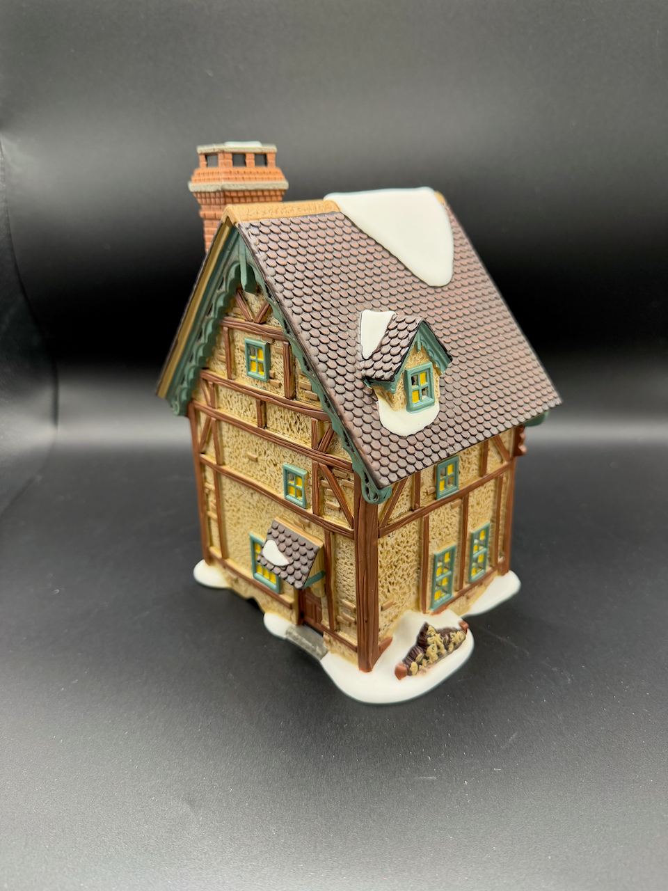 Building Christmas Cheer, Dickens' Village