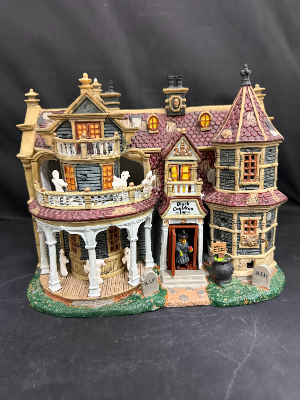 Black Cauldron Inn (SEE DESCRIPTION)