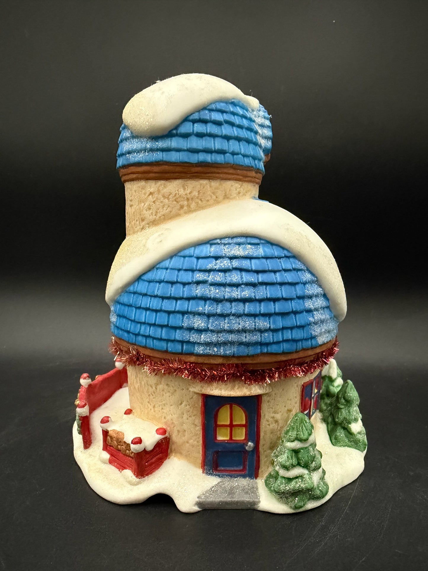 Mitten Manor- Read Description
