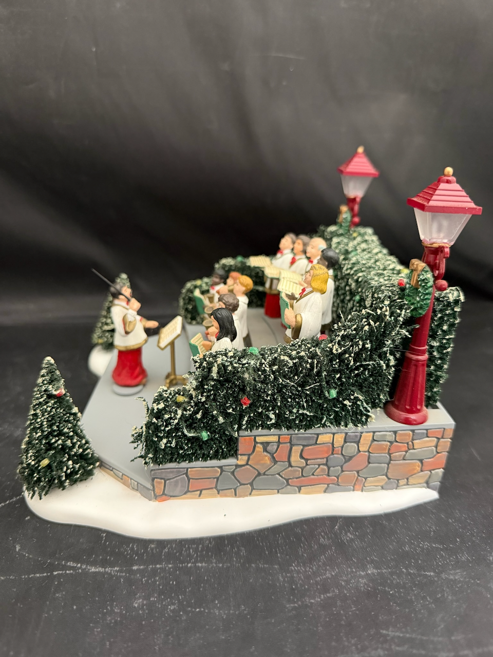 Village Animated “holiday Singers”- Read Description