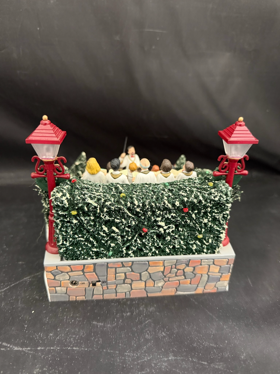 Village Animated “holiday Singers”- Read Description