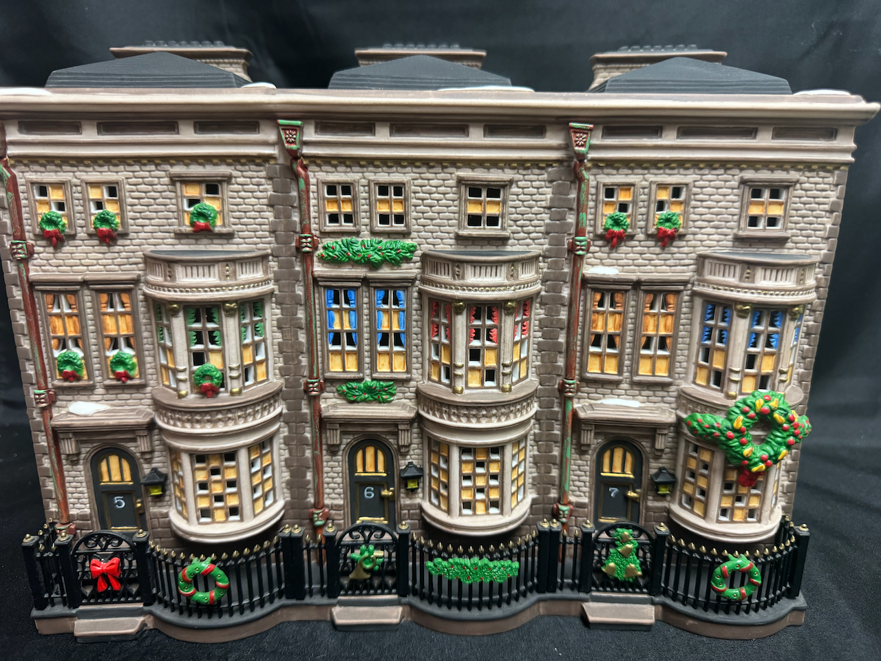 Mulberrie Court - Read Description