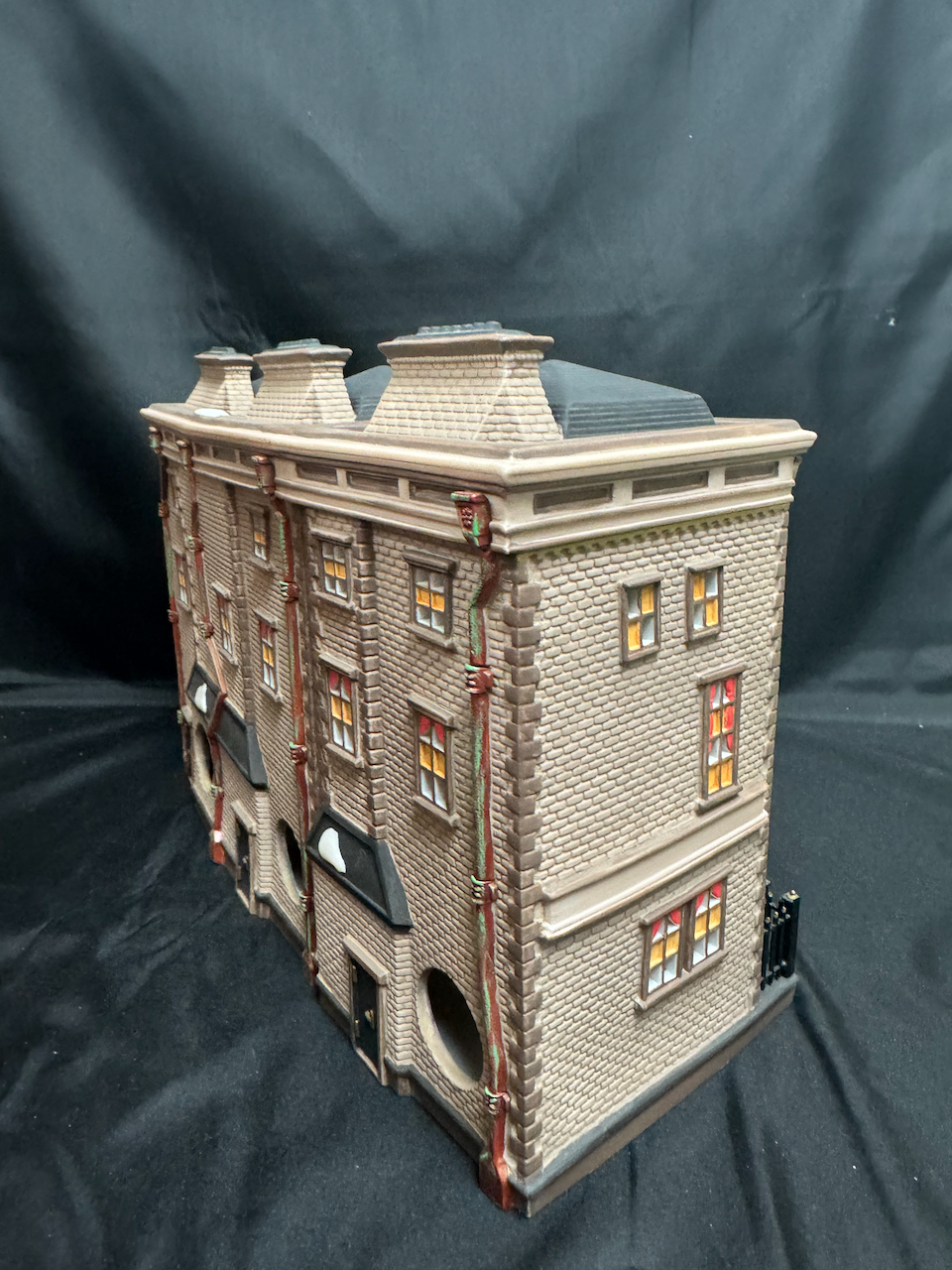 Mulberrie Court - Read Description