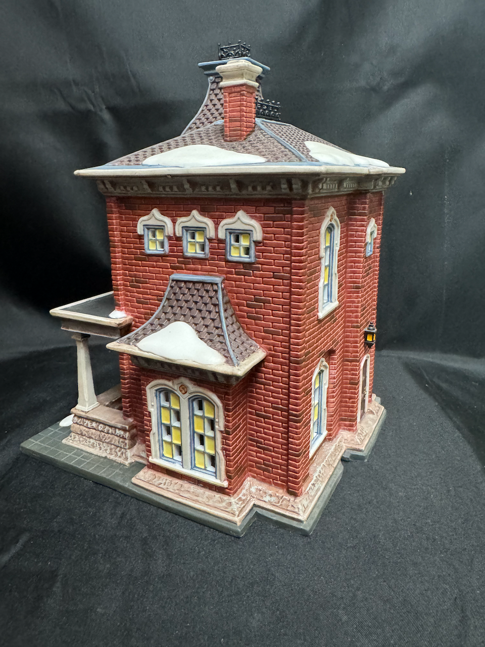 Architectural Antiques - See Description (building only)