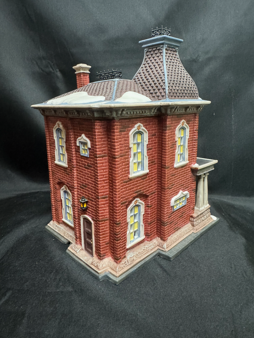 Architectural Antiques - See Description (building only)