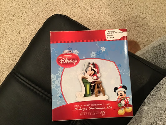 Mickey’s Christmas List